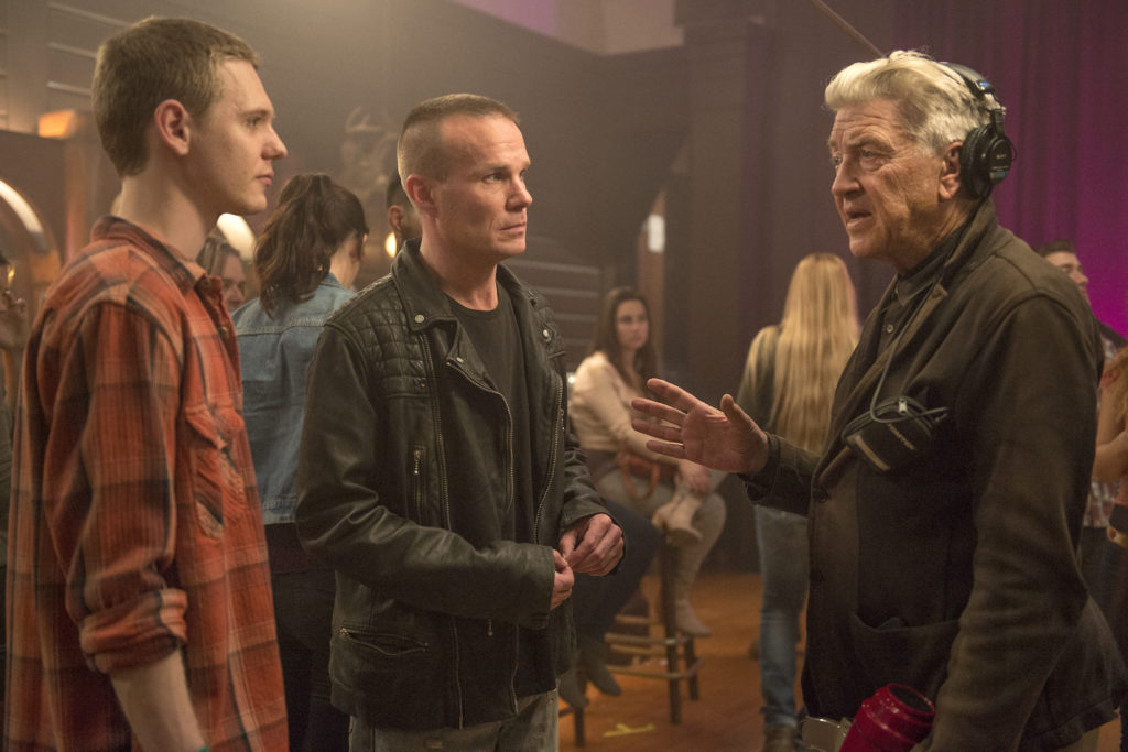 Jake Wardle, James Marshall och David Lynch behind the scenes i Twin Peaks. Foto: Suzanne Tenner/SHOWTIME